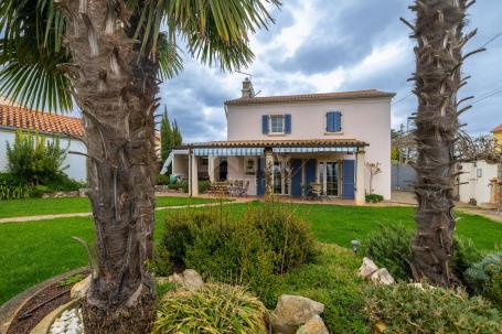 Insel Krk, MALINSKA - Rustikales Haus mit schönem Garten