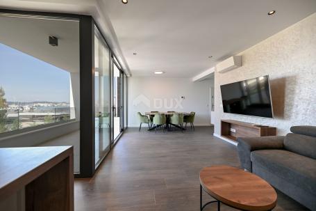 ZADAR, SUKOŠAN - Luxurious apartment in a new building by the sea