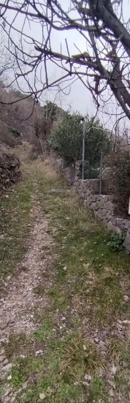 OTOK KRK, BATOMALJ - zemljište i kuća