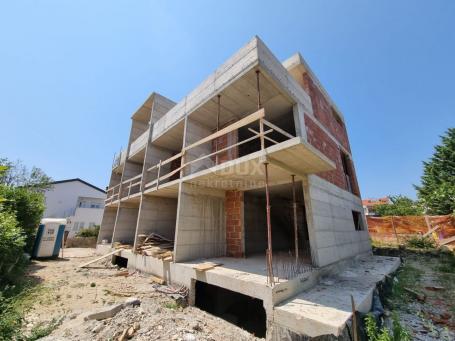 INSEL KRK, STADT KRK - Dreistöckiges Apartment mit Garage und Meerblick