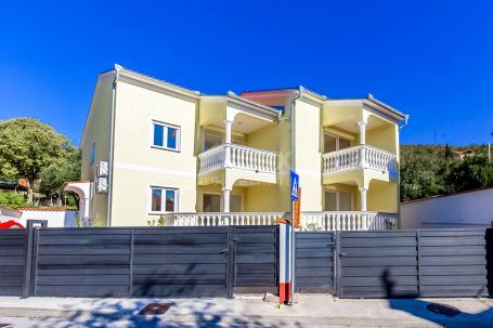 CRIKVENICA, DRAMALJ – Neu gebaute Villa mit zwei Swimmingpools!