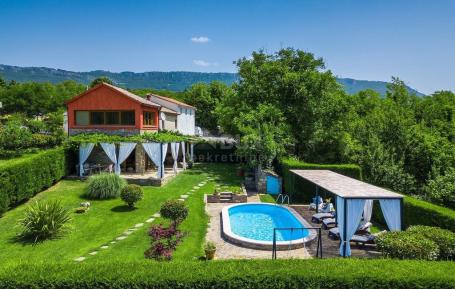 ISTRIA, BUZET - Rustic villa with pool and large garden