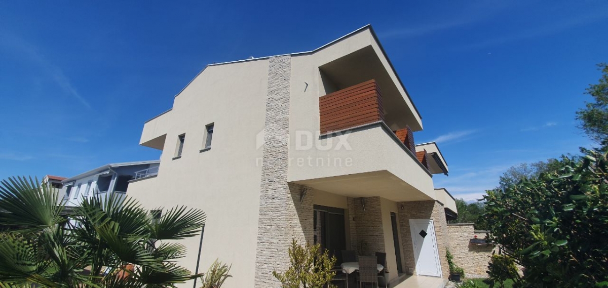 ISTRIA, POREČ - House with two apartments in a prime location