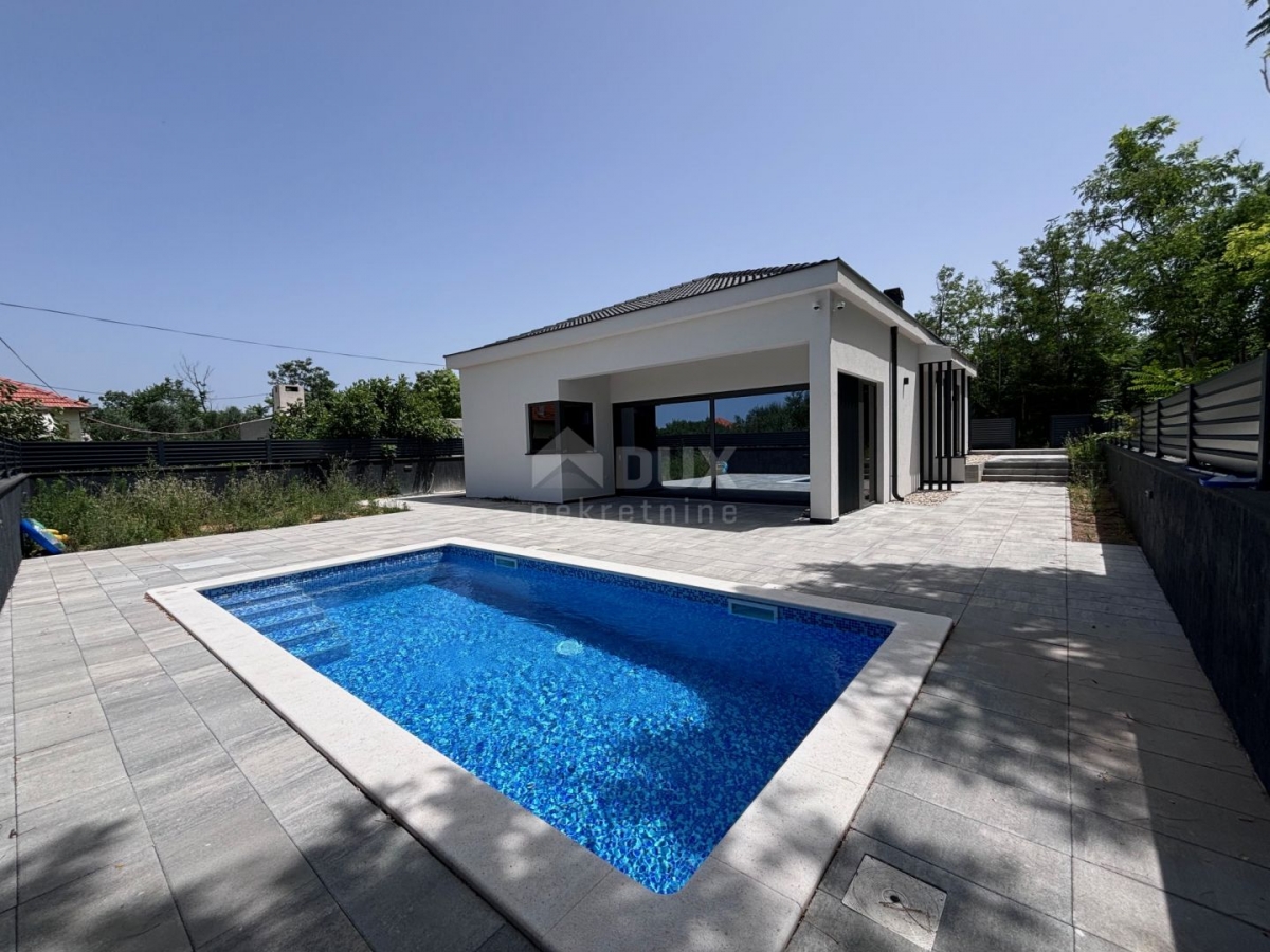 ZADAR, PRIVLAKA - Modernes Einfamilienhaus mit Swimmingpool