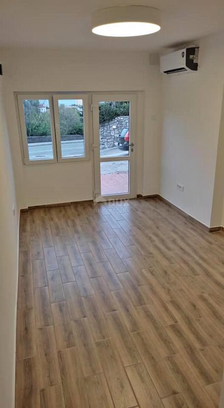 RIJEKA, GORNJA VEŽICA- novouređeni poslovni prostor 20 m2