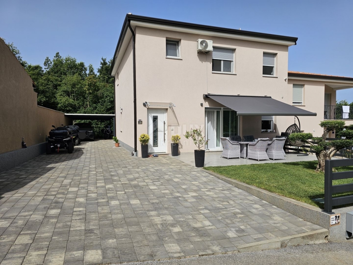 ISTRIA, POREČ - Family house with three residential units