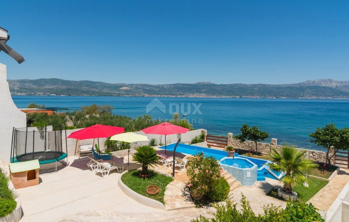 TROGIR, ČIOVO - Haus in erster Reihe zum Meer