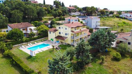 Poreč, apartment house with swimming pool in an attractive location!