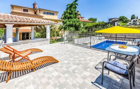 Pula, House with swimming pool in a quiet location