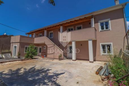 Medulin, completely renovated house with a spacious courtyard