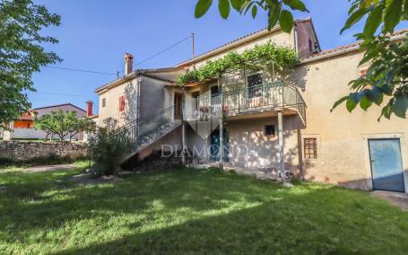 Porec, surroundings of houses with a large garden!