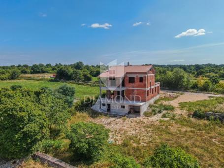 Kanfanar, okolica, roh bau kuća na mirnoj lokaciji