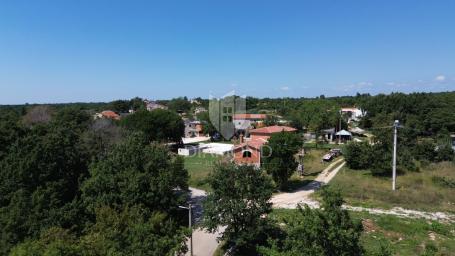 Barban. okolica, građevinsko zemljište sa ishodovanom građevinskom dozvolom