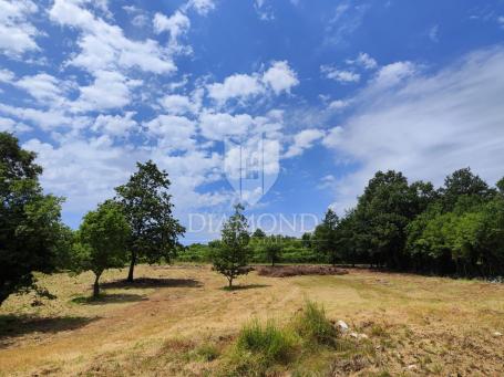 Grundstück für den Bau eines Ferienhauses in der Nähe von Barban