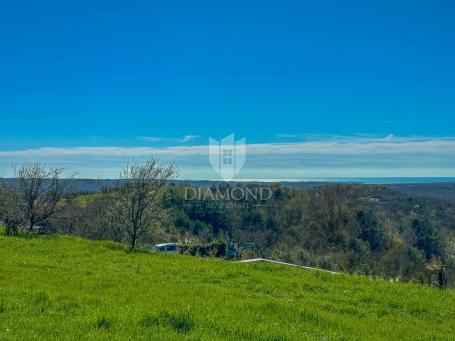 Zemljište sa panoramskim pogledom i građevinskom dozvolom za vilu sa bazenom!