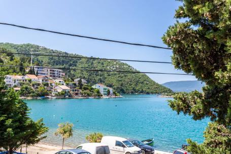 Blace, kuća prvi red od mora s velikim potencijalom 