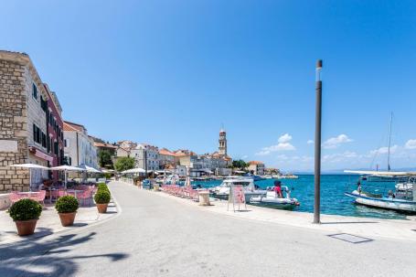 Otok Brač, Sutivan - atraktivno zemljište drugi red do mora