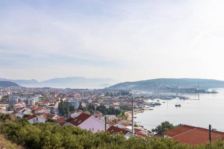 Trogir, Žedno, poljoprivredno zemljište uz glavnu cestu