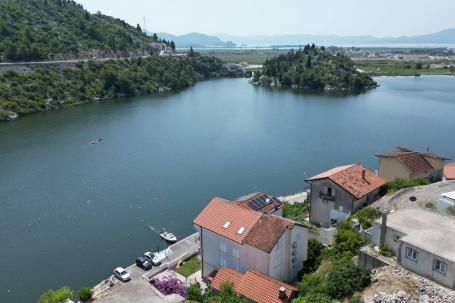 Ploče, građevinsko zemljište s idejnim projektom