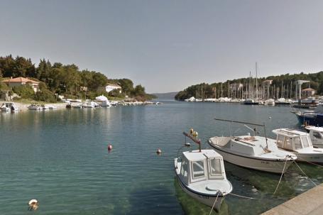 Hvar, kuća s  vrtom i okućnicom 100 m od mora