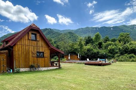 Gospić, Brušane, Park prirode Velebit, bajkovita kuća sa bazenom