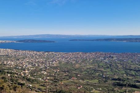 Kaštela, građevinsko zemljište 1. 080 m2, 100 m od mora