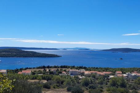 Trogir, Seget, građevinsko zemljište s pogledom, 740 m2