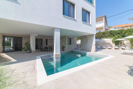 Trogir, luksuzna vila s bazenom, NKP 368 m2