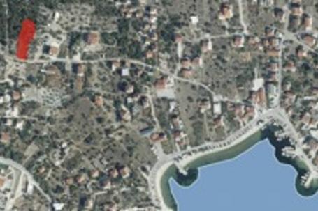 Trogir, Vinišće, atraktivno građevinsko zemljište 1209 m2