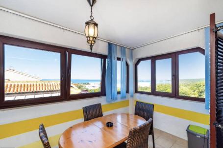 Pag, Novalja, Villa sa 8 uhodanih apartmanskih jedinica i restoranom, pogled na more