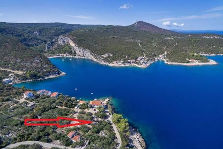 Hvar, atraktivno građevinsko zemljište, prvi red do mora (850 m2)