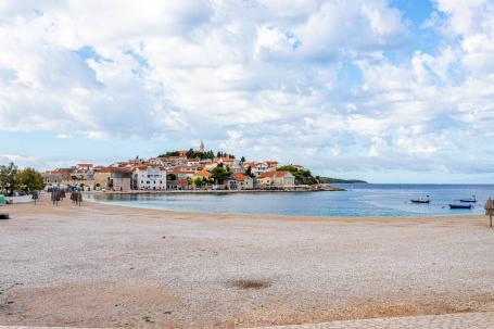 Primošten, okolica 2. 120 m2  građevno zemljište  2. red uz more