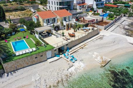 Otok Čiovo - prekrasna vila direktno na plaži 