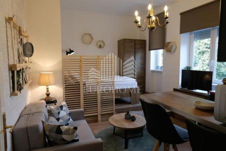 Centar, dvoetažni stan 137m2, 3 apartmana