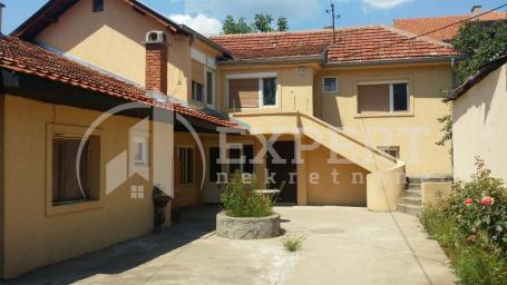 Apartmanska kuća  311m2, 5. 24a, Pantelej