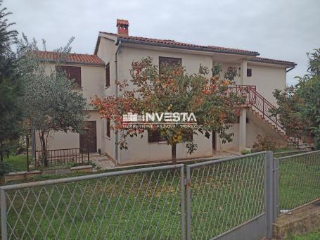 Poreč okolica, Samostojeća kuća sa 3 stambene jedinice, 330 m2