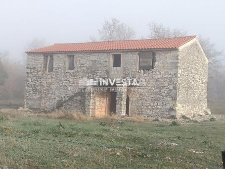 Poreč okolica, stara istarska kuća s imanjem od 52. 800 m2