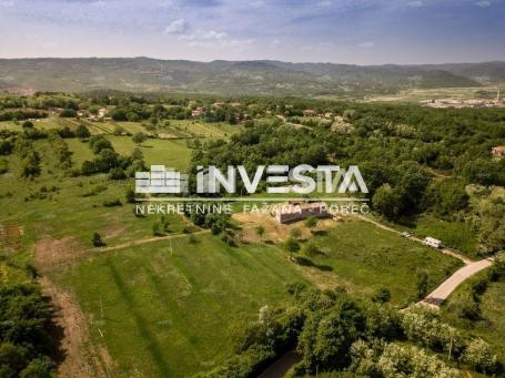 Istra, Kršan, Stancija sa kamenom istarskom kućom, 43. 460 m2 zemljišta