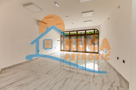 Izdaje se poslovni prostor kod Kičeva, 300m2!