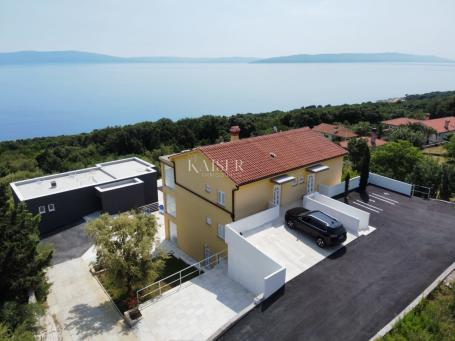 Rabac - kuća 100 m od mora, 430 m2