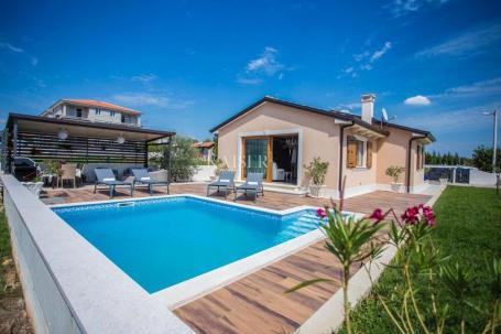 Istria - Poreč, charming one-story house with swimming pool