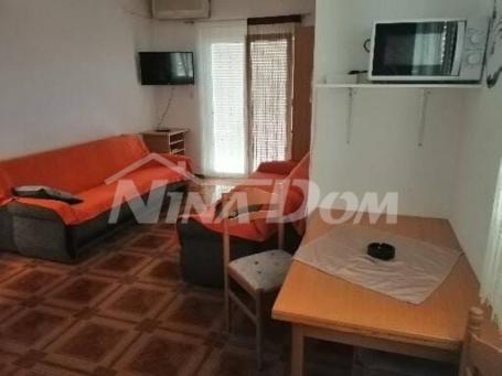 Studio apartman, prvi kat 160 met. do mora