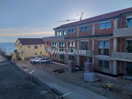 Apartman južna strana 25 met do plaže 91. 83 m2. 