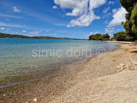 Predivan apartman uz plažu, Pirovac