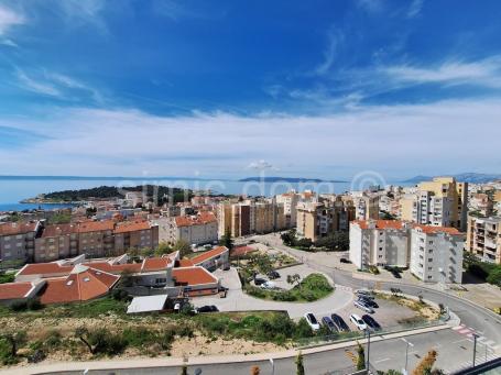 Trosoban stan s pogledom, Makarska