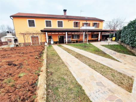 Stone Istrian house with an open view in the vicinity of Buje