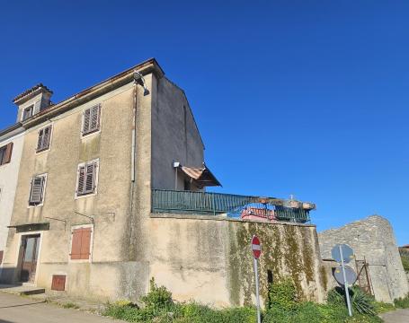 VERKAUFT  - Istrisches Steinhaus im Zentrum von Brtonigla