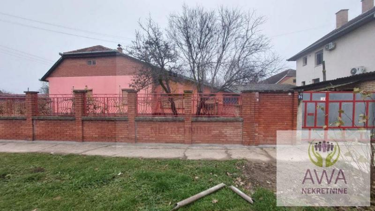 Odžaci, Kuća na top lokaciji preko puta doma zdravlja, 111 m2 na 341 m2 placa