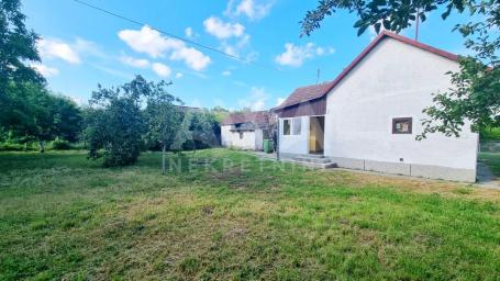 Prizemna, trosobna 86m2, plac 14ar