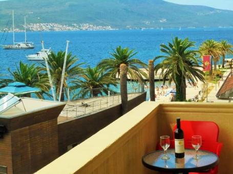 Modern 1-bedroom apartment with a sea view in Tivat for rent